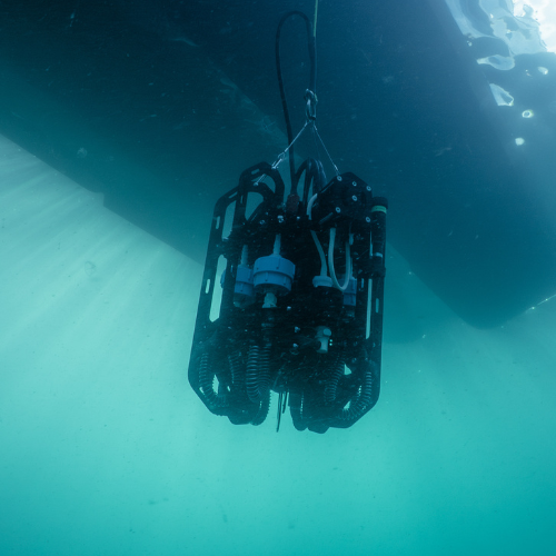 Ascension depth sampler underwater